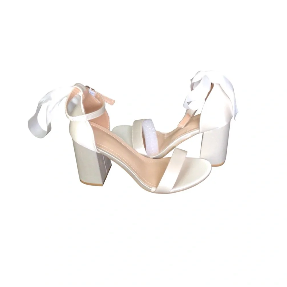 SHEIN cream bowtie heel with adjustable strap size 5.5